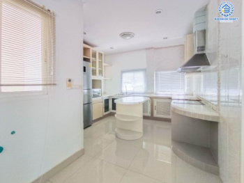 *****บ้านเดี่ยวมือสอง นนทบุรี ม.เดอะเซนโทร รัตนาธิเบศร์ เนื้อที่กว้างเกือบ 51 ตร.ว. ฟังก์ชัน 3 ห้องนอน 3 ห้องน้ำ ที่จอดรถ 2 คัน ภายในสภาพใหม่เอี่ยม พร้อมเข้าอยู่ ตั้งบนทำเลแห่งความสะดวกสบาย เข้า-ออกได้หลากหลายเส้นทาง ใกล้รถไฟฟ้าสายสีม่วง "สถานีบางพลู" และทางด่วน "งามวงศ์วาน" จองเลย!